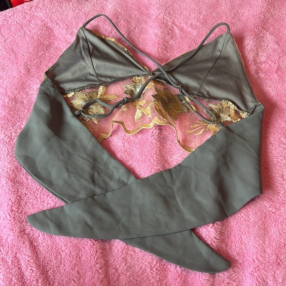 Lucy in the Sky Gray and Gold Floral Crop Top - Picture 7 of 9